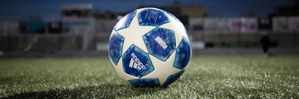 阿根廷球迷在街头热烈庆祝的新闻图片